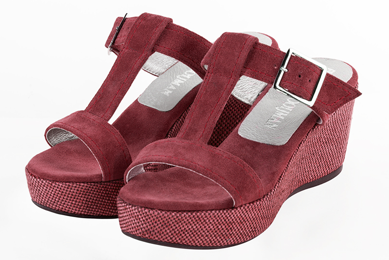 Raspberry red women's fully open mule sandals. Round toe. Medium wedge soles. Front view - Florence KOOIJMAN
